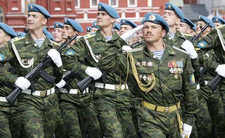 Rosyjskie oddziały piechoty morskiej - jeszcze na defiladzie / autor: Pixabay