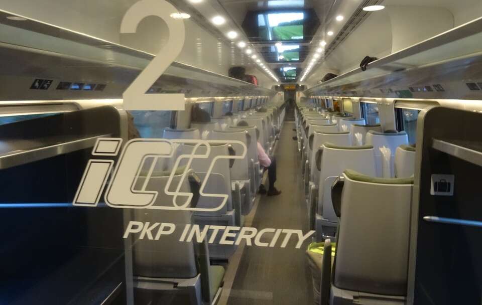 Pociąg "Kaszub" utknął na trasie  / autor: Fratria