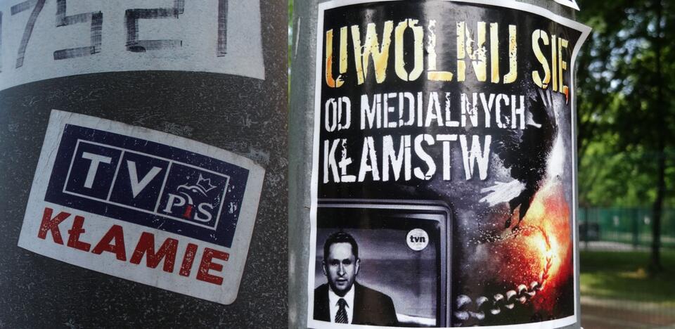 Ulotki na ulicach Warszawy / autor: wPolityce.pl