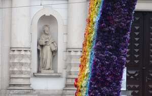 "Tęcza" na Placu Zbawiciela w Warszawie (zdj. archiwalne) / autor: Fratria