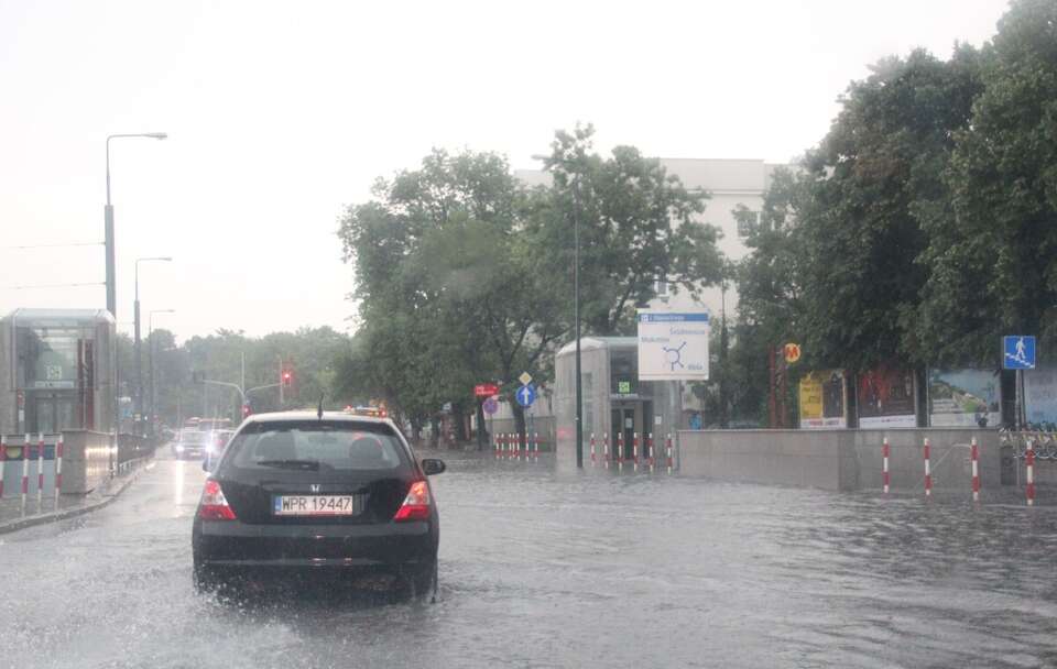 Najbliższe dni przyniosą ulewne opady deszczu, zwłaszcza w południowej Polsce, co ma związek z wpływem niżu genueńskiego o nazwie Boris / autor: Fratria