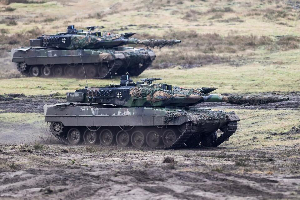 Niemieckie czołgi Leopard 2 A6 / autor: PAP/EPA