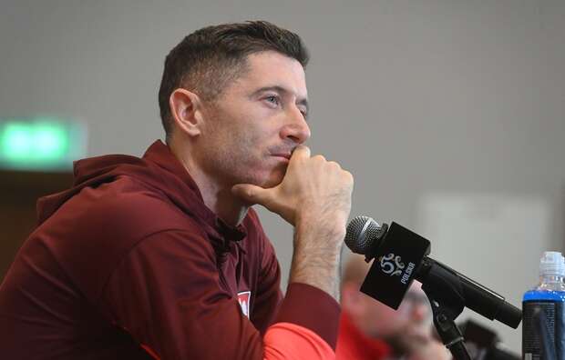 Robert Lewandowski przyznał, że czuje wielką dumę z tego, że mógł rozpalić biało-czerwone światła w Nowym Jorku. / autor:  PAP/Piotr Nowak