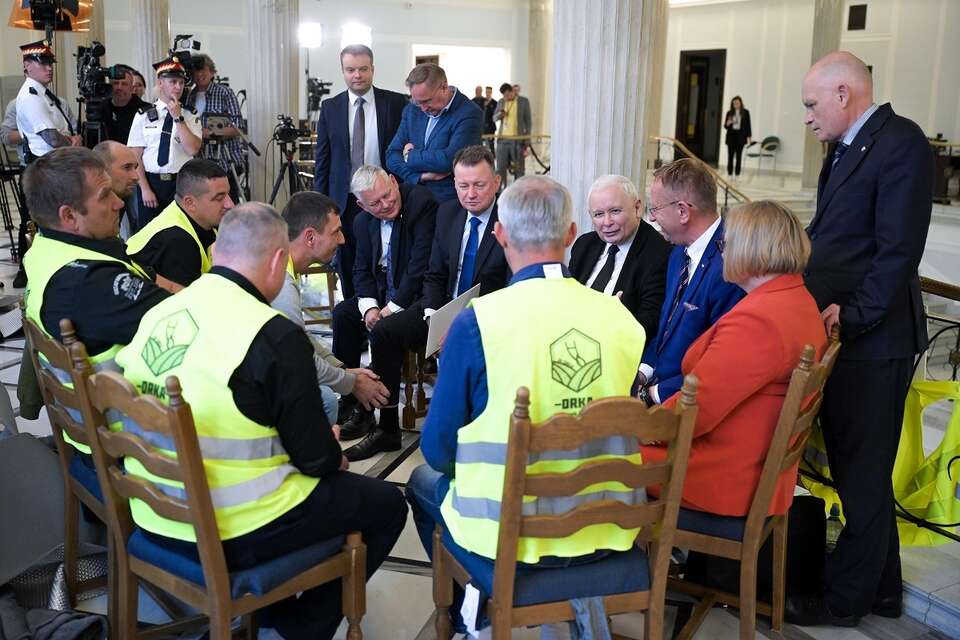 Spotkanie prezesa PiS Jarosława Kaczyńskiego z rolnikami protestującymi w Sejmie / autor: X/Prawo i Sprawiedliwość