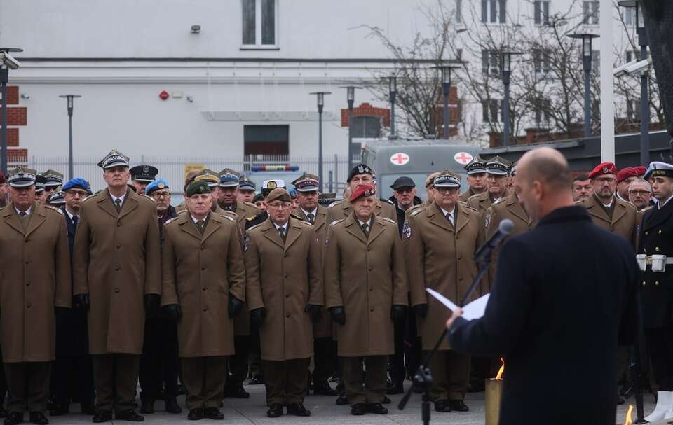 W Warszawie uczczono Dzień Pamięci o Poległych i Zmarłych w Misjach i Operacjach Wojskowych poza Granicami Państwa. / autor: PAP/Leszek Szymański