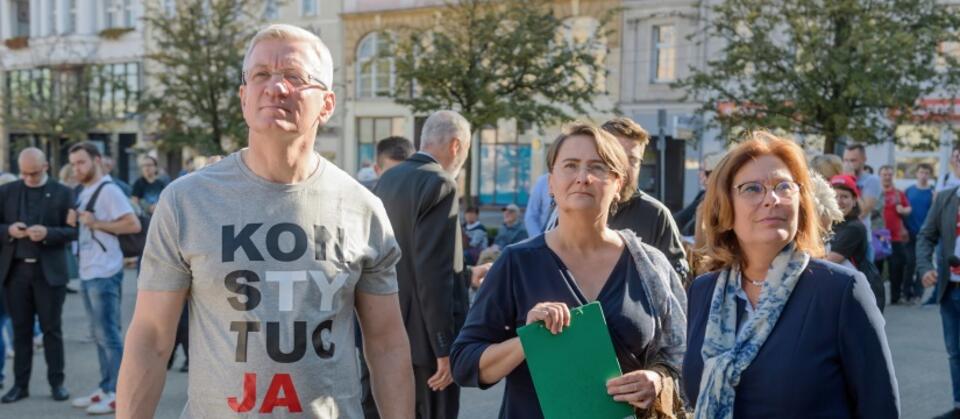 POZNAŃ ANTYFASZYSTOWSKI PROTEST WYRZUĆ BRUNATNE / autor: PAP/Jakub Kaczmarczyk