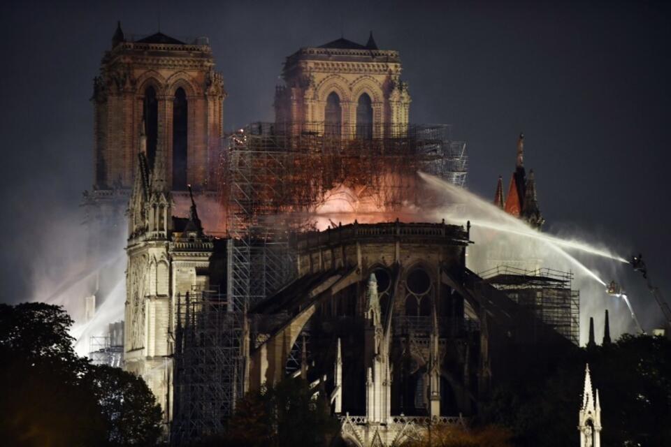 Notre Dame / autor: PAP/EPA/JULIEN DE ROSA