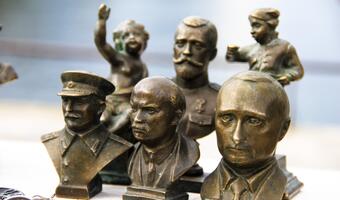 Rosyjscy okupanci czczą Lenina. Świetny wzór hańby
