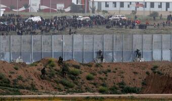Palestyńczycy atakują mur, Izrael odpowiada ogniem