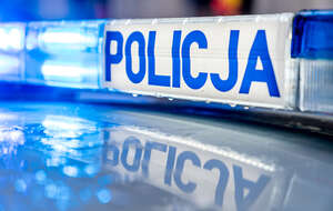 Na zdjęciu włączona policyjna sygnalizacja świetlna / autor: Fratria