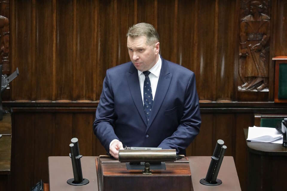 Prof. Przemysław Czarnek przemawia z mównicy sejmowej / autor: PAP/Tomasz Gzell