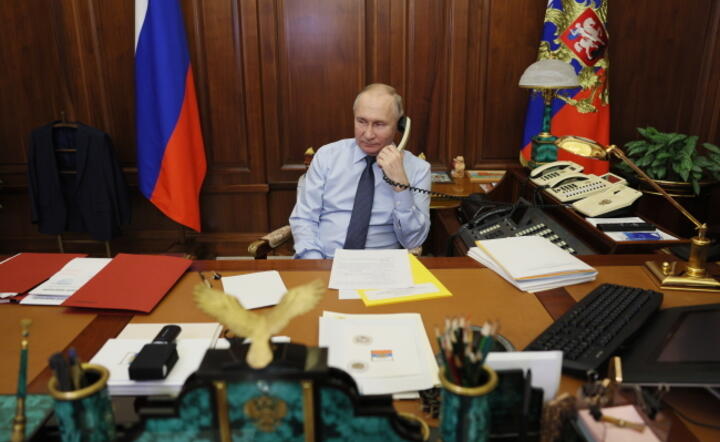 Prezydent Rosji w swoim gabinecie na Kremlu / autor: PAP/EPA/GAVRIIL GRIGOROV / SPUTNIK 