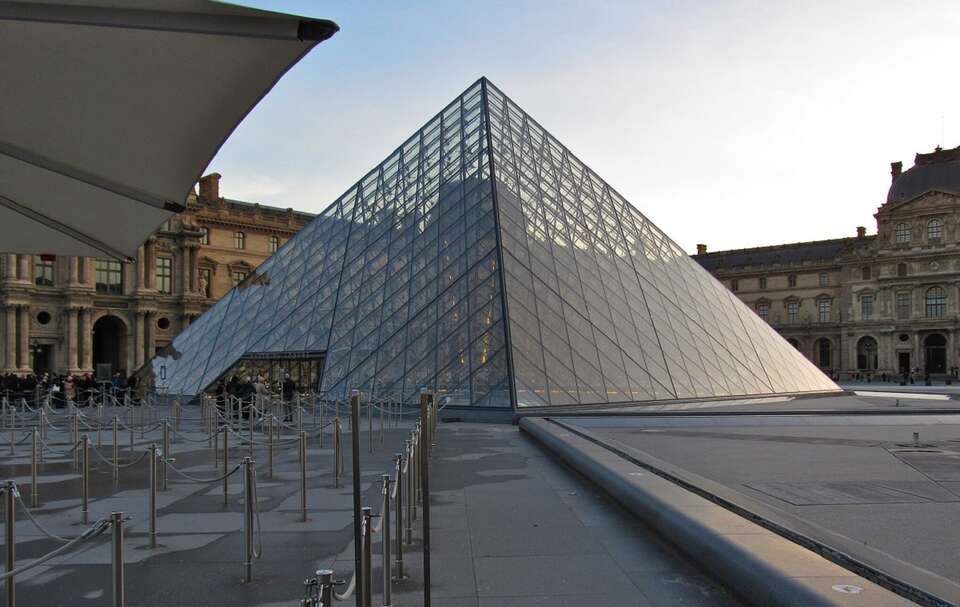 Skok na Luwr. Dwóch zatrzymanych było skazanych w 2015 r.