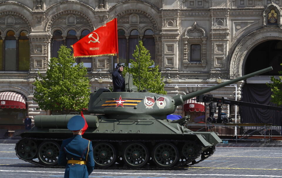 T-34 na paradzie w Moskwie  / autor: PAP/EPA