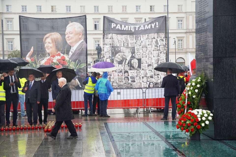 Pod pomnikiem Ofiar Tragedii Smoleńskiej 10 września 2024 roku / autor: wPolityce.pl