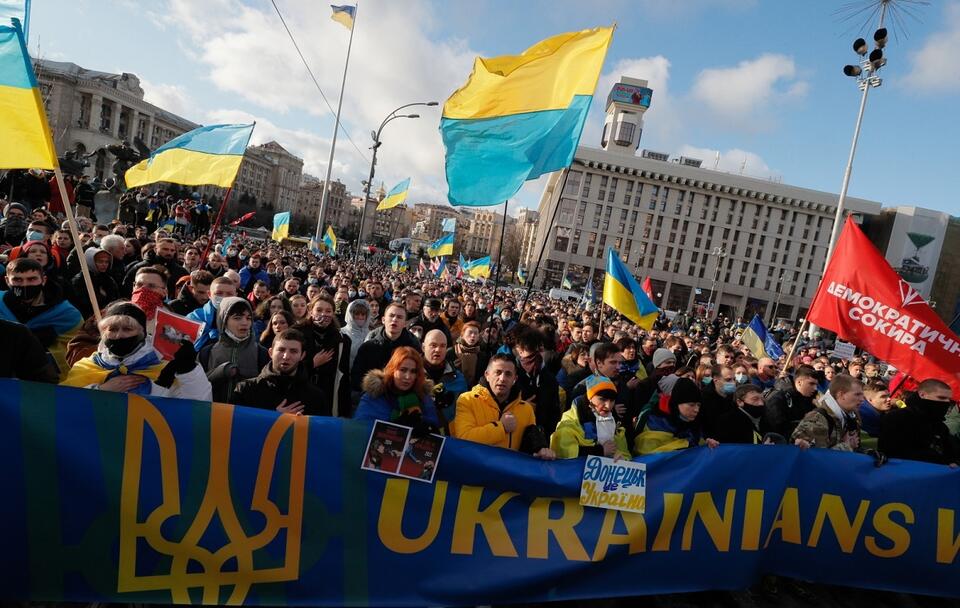 Ukraińcy biorą udział w Marszu Jedności dla Ukrainy w centrum Kijowa (zdj. ilustracyjne) / autor: PAP/EPA
