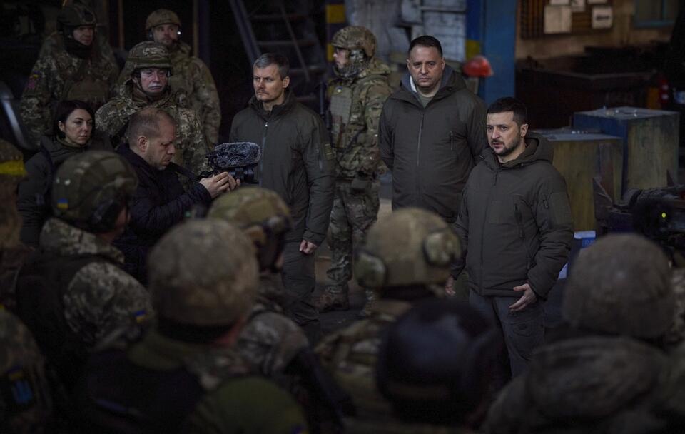 Wołodymyr Zełenski podczas spotkania z żołnierzami / autor: PAP/EPA/UKRAINIAN PRESIDENTIAL PRESS SERVICE HANDOUT
