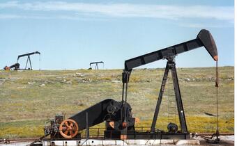 OPEC i Rosja zmniejszą wydobycie ropy