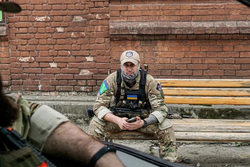 Na zdjęciu z 4 bm. ukraiński żołnierz w Donbasie / autor: PAP/Vladyslav Karpovych