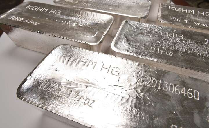 Sztaby srebra wyprodukowanego przez KGHM, jednego z największych producentów tego kruszcu na świecie / autor: materiały prasowe KGHM