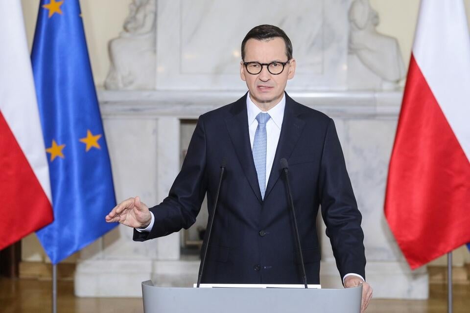 . Premier Mateusz Morawiecki podczas oświadczenia dla mediów w siedzibie Kancelarii Prezesa Rady Ministrów w Warszawie / autor: PAP/Paweł Supernak