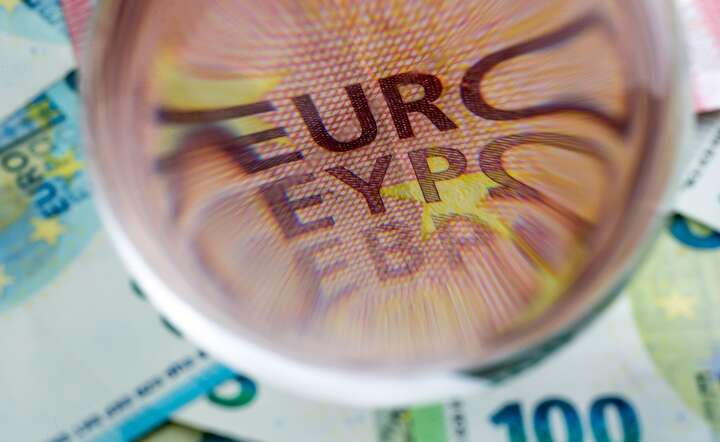Liczba ujawnionych sfałszowanych euro znacząco wzrosła w całej Europie / autor: Fratria / AS