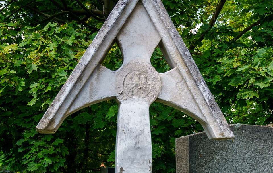 Cmentarz Łyczakowski we Lwowie, grób Jerzego Bitschana, 14 letniego obrońcy Lwowa / autor: Fratria