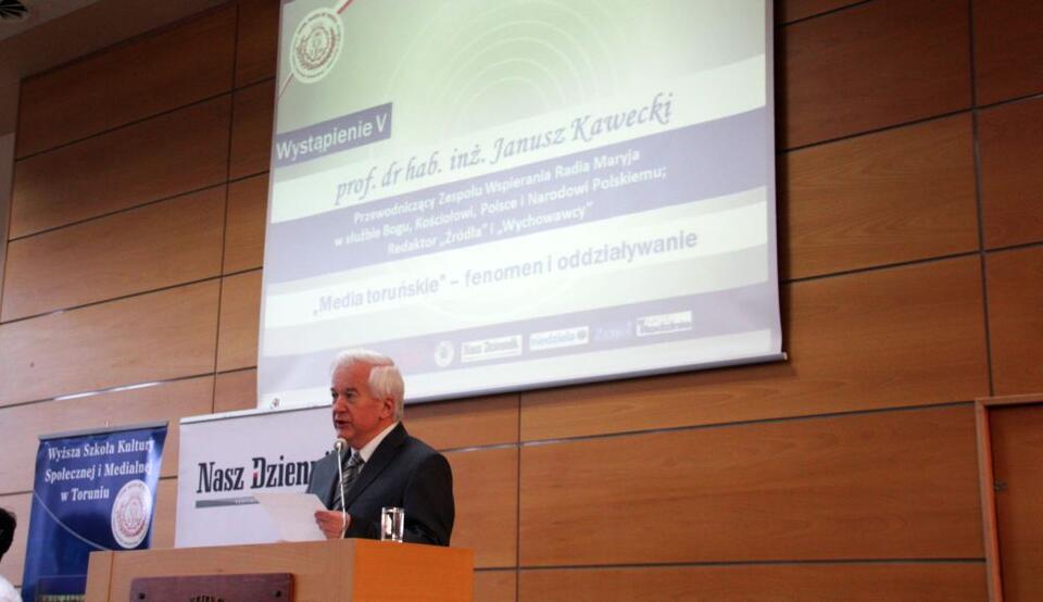Prof. Janusz Kawecki na konferencji naukowej w Toruniu. Fot. wPolityce.pl
