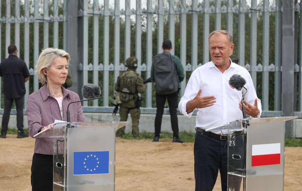 Ursula von der Leyen i Donald Tusk na granicy polsko-białoruskiej w miejscowości Ozierany Małe / autor: PAP/Artur Reszko