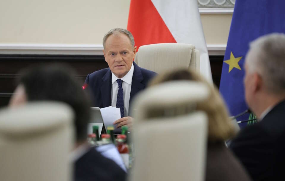 Donald Tusk twierdzi, że nie ma żadnego problemu, jeśli chodzi o zapasy paliwa w Polsce. / autor: PAP/Paweł Supernak