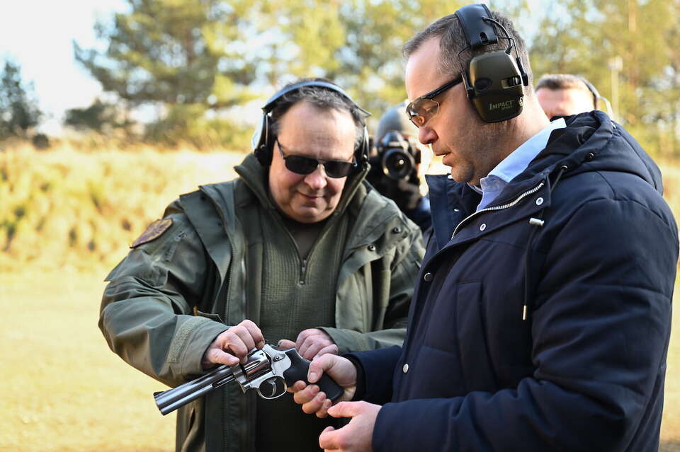 Nawrocki umacnia się po prawej stronie. SONDAŻ