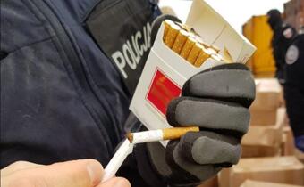 Ukryli prawie 10 mln papierosów w kontenerze z koszulkami