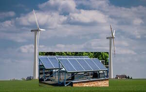 Na zdjęciu wiatraki prądotwórcze oraz panele fotowoltaiczne / autor: Fratria