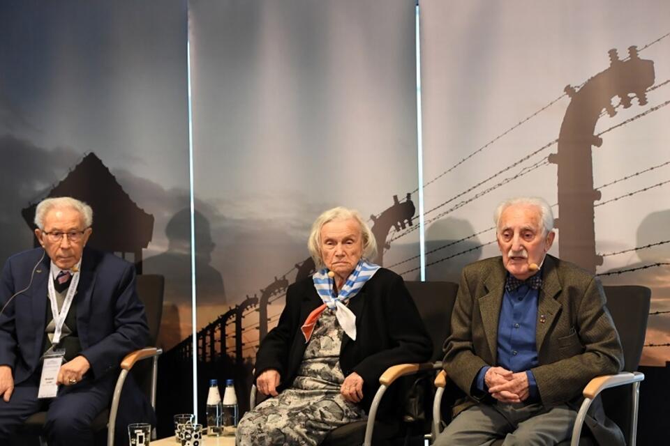 Byli więźniowie obozu Auschwitz-Birkenau podczas spotkania w Oświęcimiu / autor: PAP/Jacek Bednarczyk