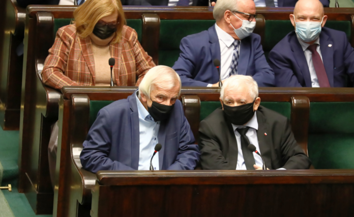 Prezes PiS, wicepremier Jarosław Kaczyński oraz wicemarszałek Sejmu Ryszard Terlecki  / autor: PAP/Tomasz Gzell