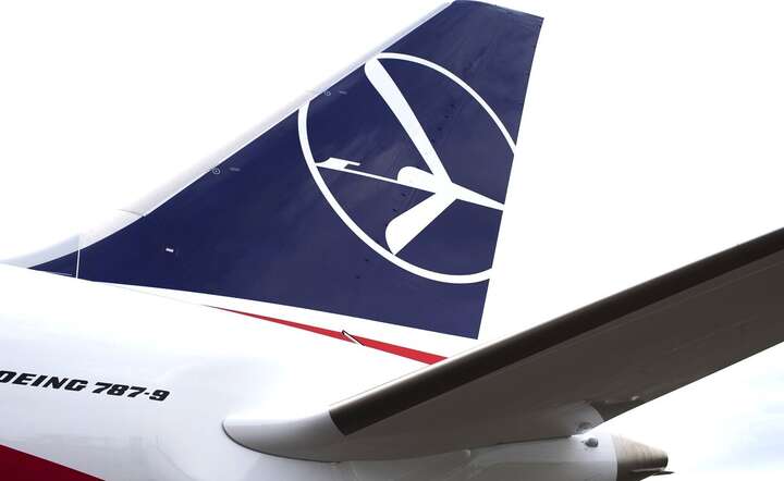 Boeing Dreamliner w barwach PLL LOT. Czy polski lotniczy sen właśnie się kończy?  / autor: Fratria / Andrzej Wiktor