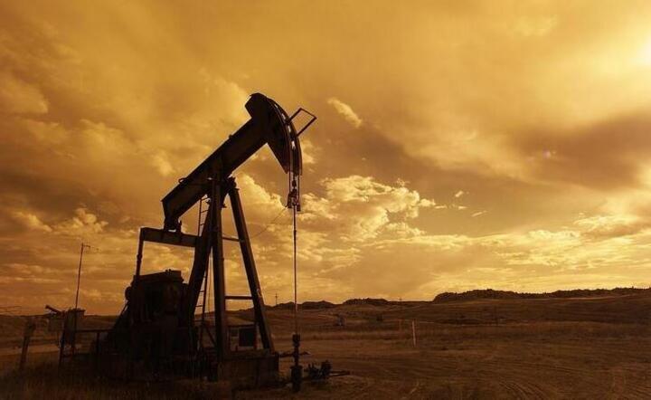 Odwiert ropy naftowej  / autor: Pixabay 