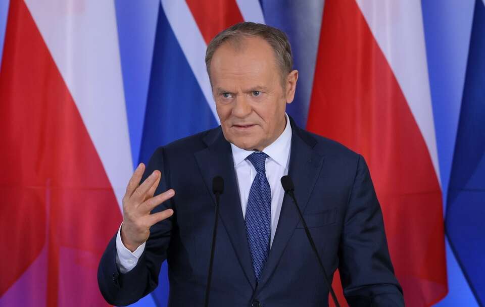 Tusk stosuje szantaż emocjonalny wobec prezydenta ws. SAFE!