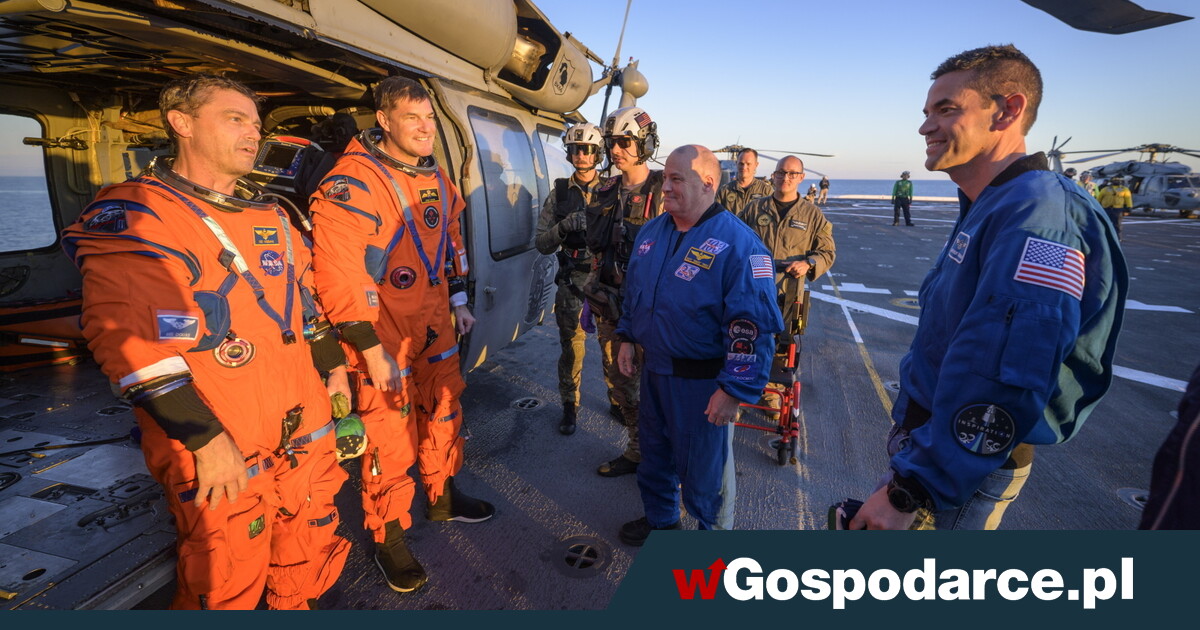 Oblecieli Księżyc, wodowali bezpiecznie