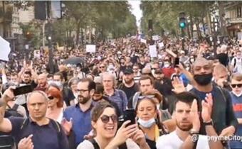 240 tys. Francuzów protestuje przeciw przepustkom covidowym