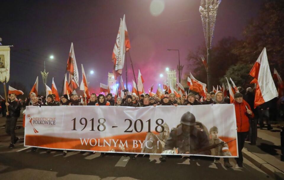 Uczestnicy marszu, zorganizowanego przez Stowarzyszenie Marsz Niepodległości / autor: PAP/Tomasz Gzell