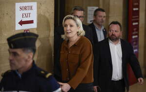 Prokuratura chce więzienia dla Le Pen / autor: PAP/EPA