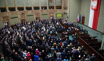 Sejm przyjął ustawę, która wydłuża kadencje samorządów