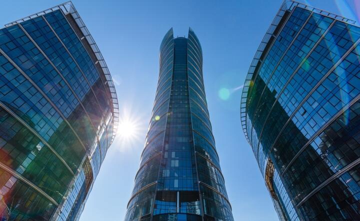 Warsaw Spire to jeden z wieżowców, którego budowa kończy się w tym roku 