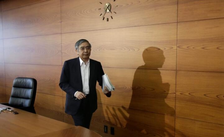 Prezes Banku Japonii Haruhiko Kuroda kończy konferencję prasową po dwudniowym posiedzeniu zarządu BoJ, fot. PAP/ EPA/KIMIMASA MAYAMA