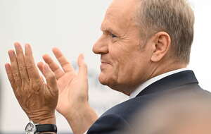 Donald Tusk podczas zakończenia budowy „Stacji 400 kV Choczewo”, 10 bm. w Osiekach Lęborskich / autor: PAP/Andrzej Jackowski