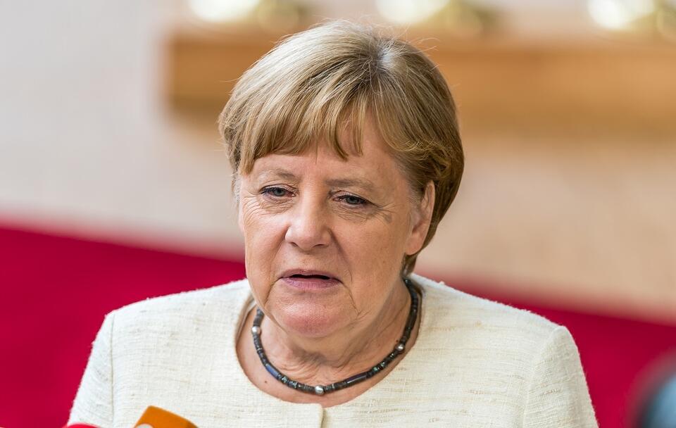 Merkel na inauguracji Fundacji H. Kohla. Są kontrowersje