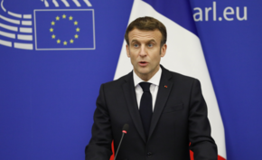 Macron pozbawia Polskę złudzeń? Mówi o "końcu praworządności"
