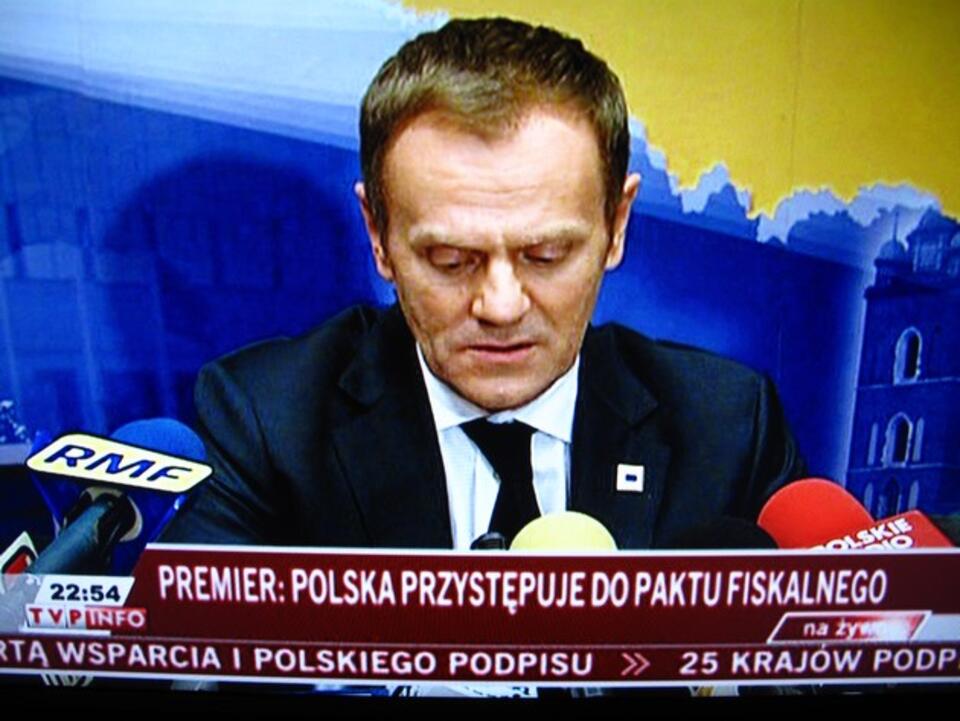 Donald Tusk ogłasza "sukces" na unijnym szczycie. Fot. wPolityce.pl, TVP Info