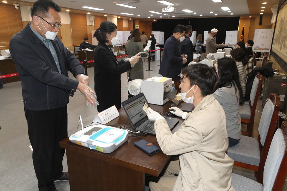 Wybory w Korei Płd. / autor: EPA/YONHAP SOUTH KOREA OUT